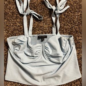 Small Kendall and Kylie, cute underwire top. This is perfect condition.